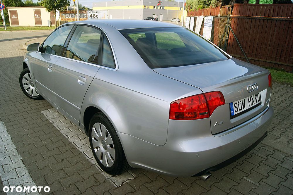Audi A4 Limousine - 11