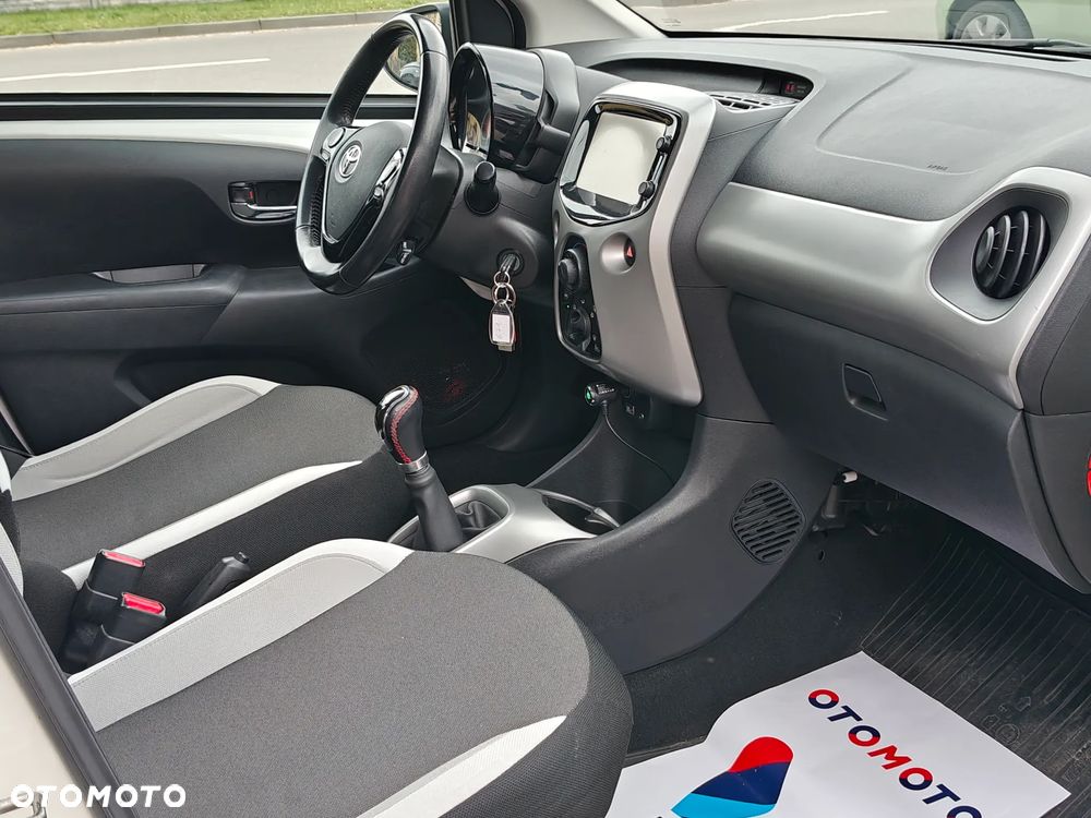 Toyota Aygo x-play touch - 5