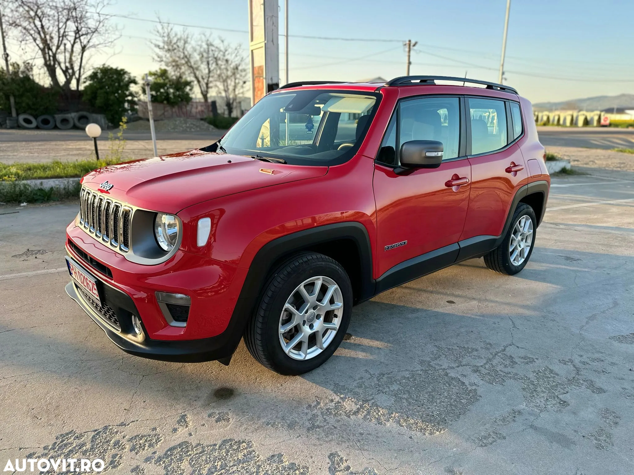 Jeep Renegade 1.3 T-GDI 4xe PLUG-IN Hybrid Automatik (RED) - 5