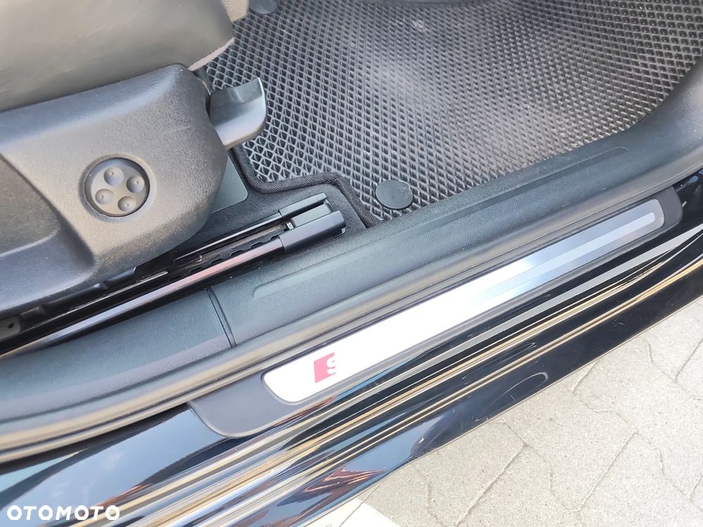 Audi A4 Avant 2.0 TDI Quattro - 30