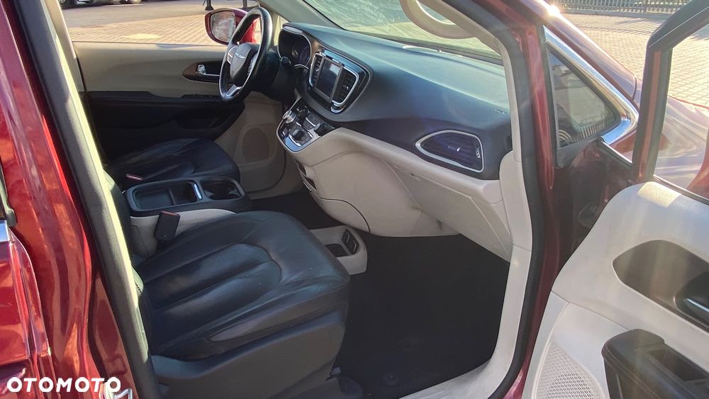 Chrysler Pacifica - 8