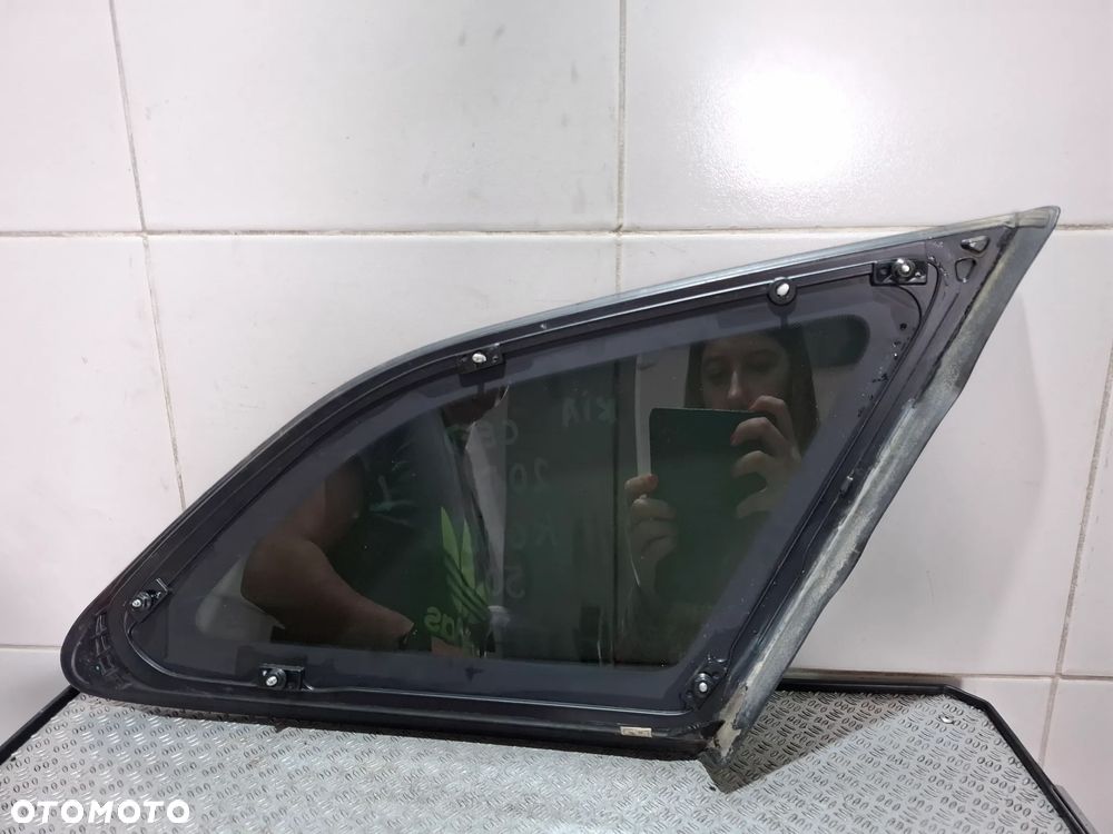Szyba boczna lewy bok Kia Ceed Kombi 2017 rok przyciemnienie S3 - 3