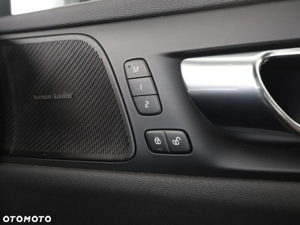 Volvo V60 T8 AWD Twin Engine Geartronic R-Design - 41