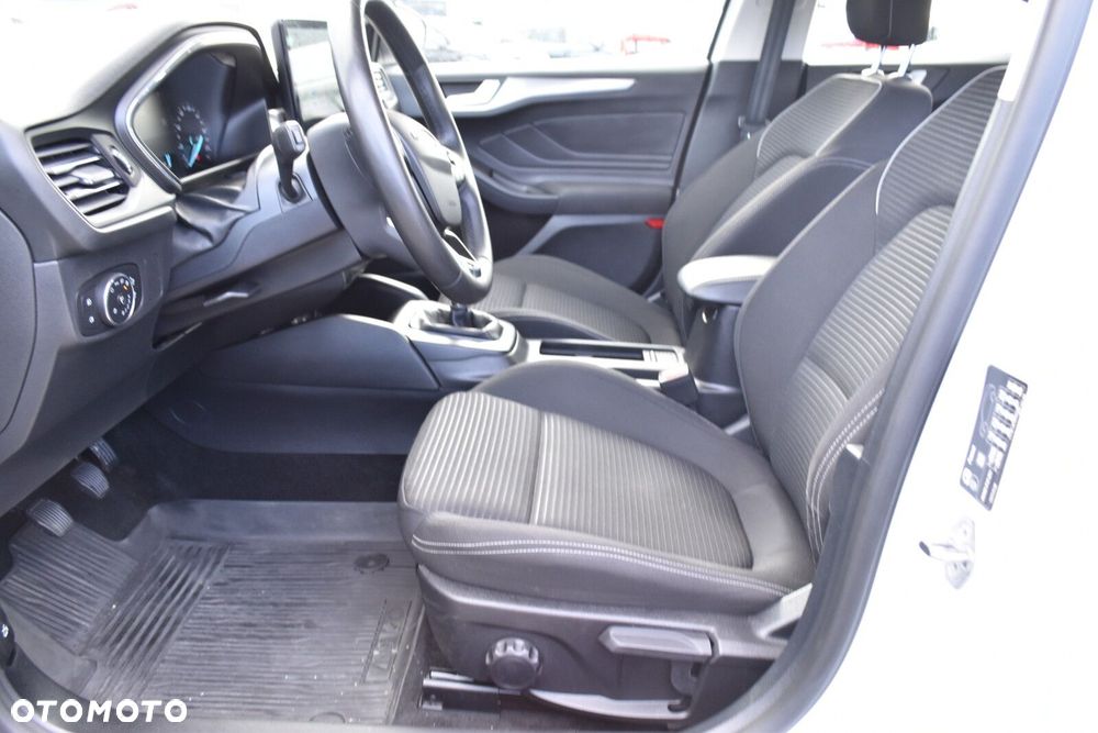 Ford Focus 1.0 EcoBoost Titanium - 27