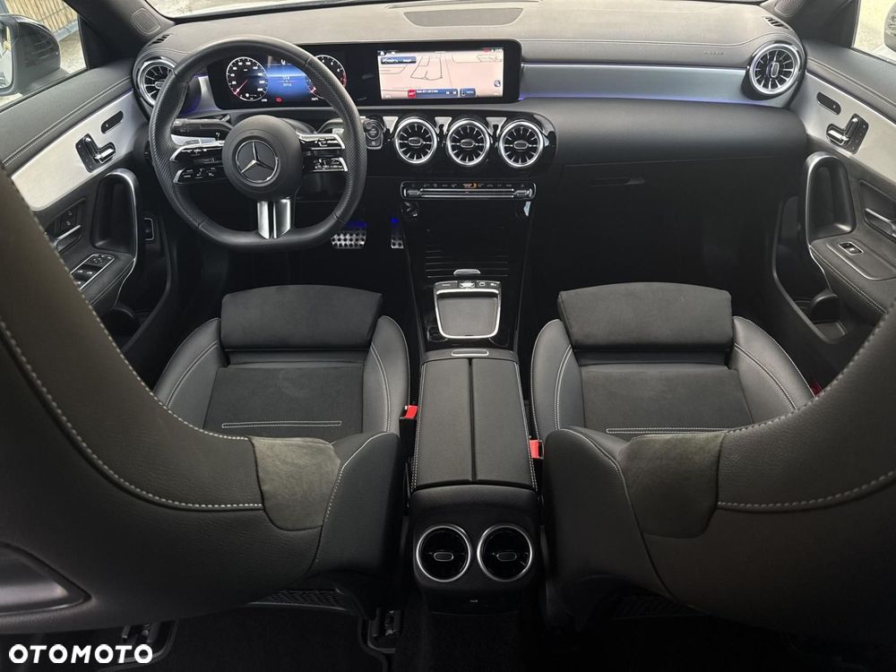 Mercedes-Benz CLA 250 4-Matic AMG Line 7G-DCT - 14