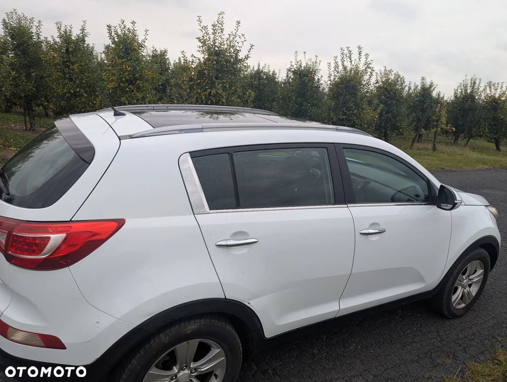 Kia Sportage 2.0 L - 11