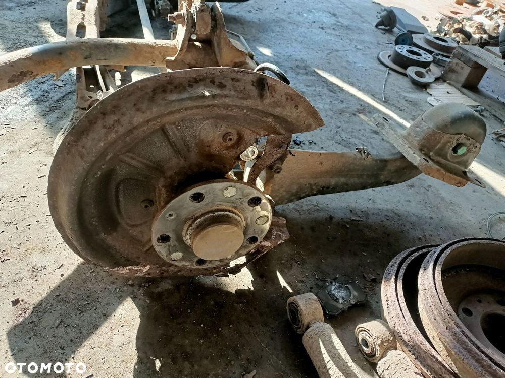 SANKI BELKA ZAWIESZENIA TYŁ VW GOLF 5 - 6