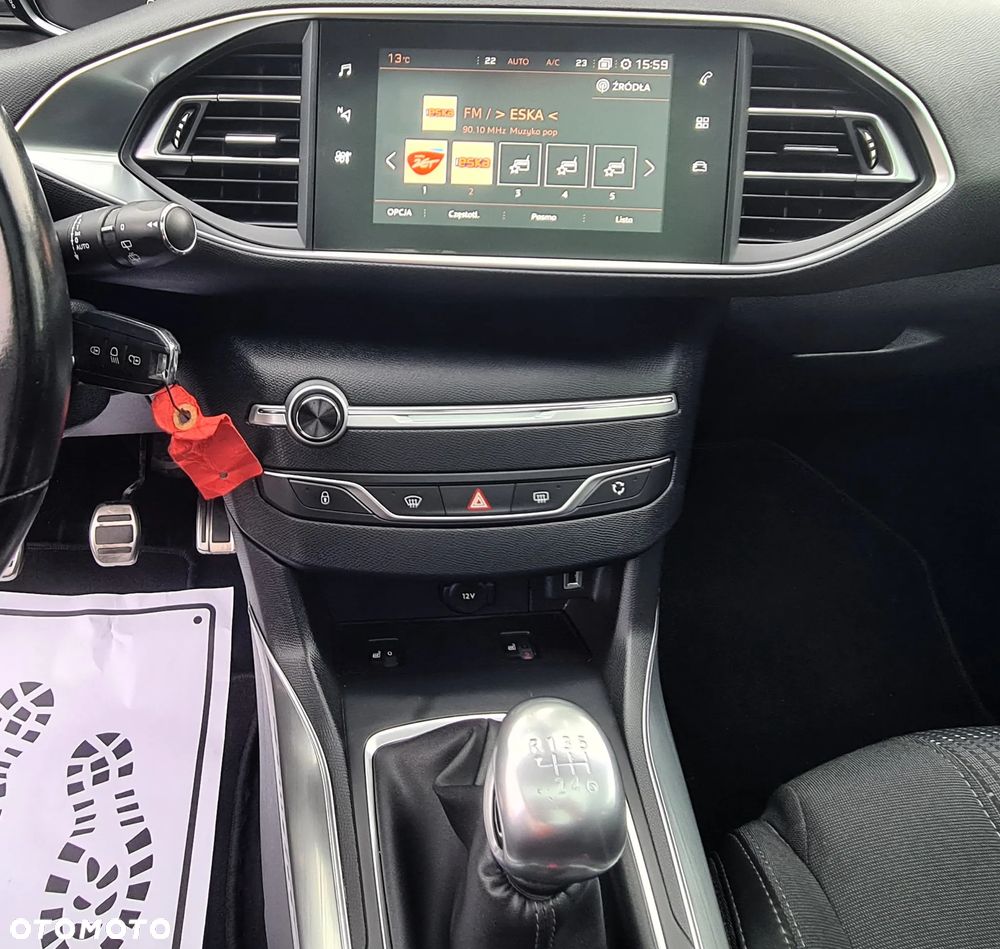 Peugeot 308 BlueHDi 130 Stop & Start Allure Business-Paket - 32
