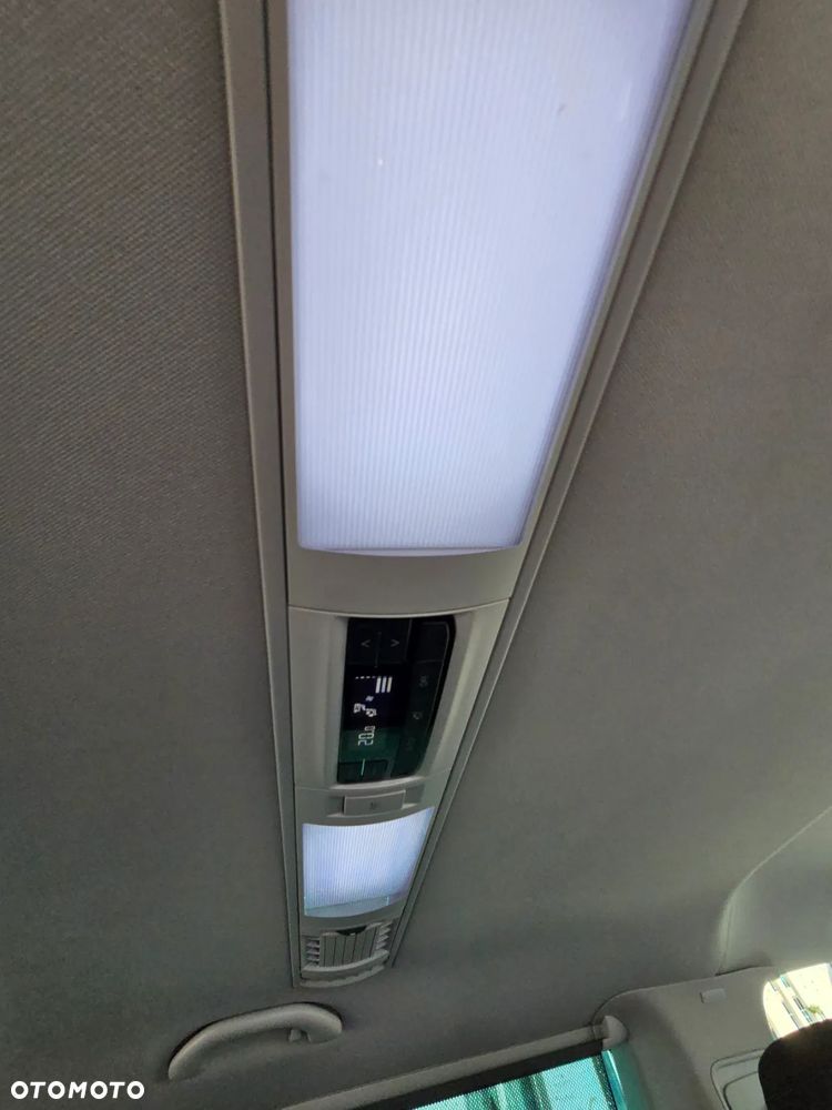 Volkswagen Caravelle - 31