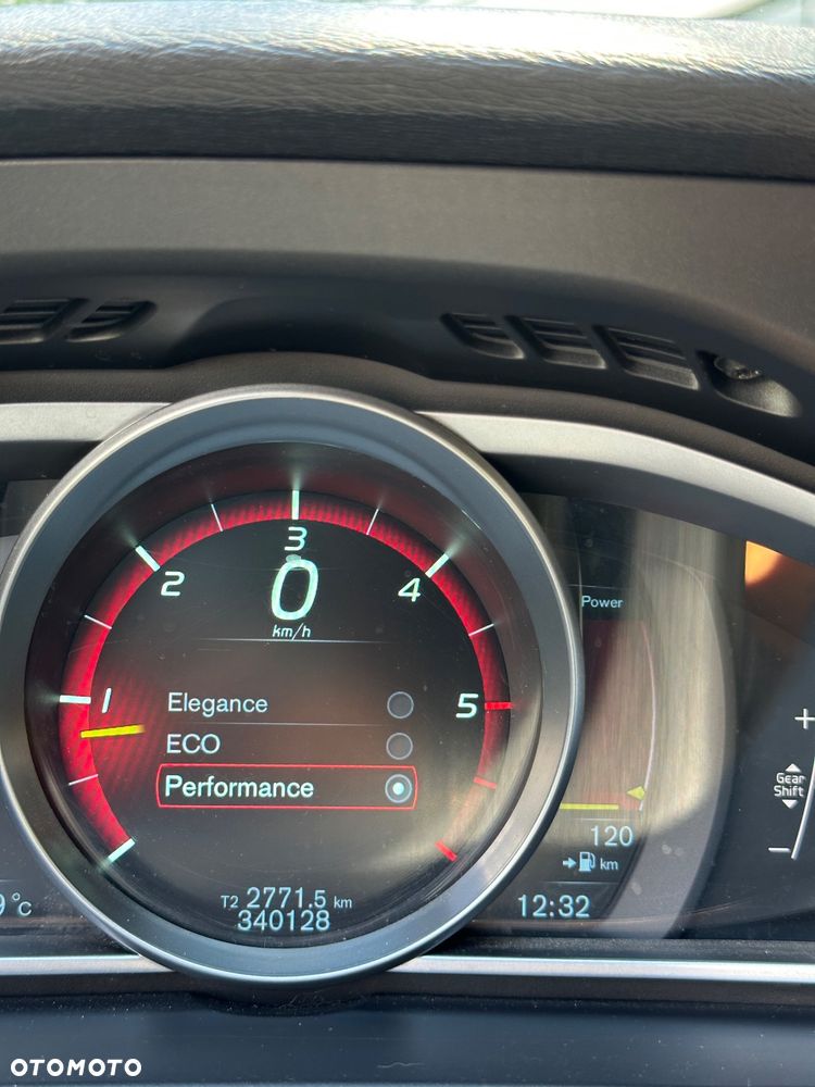 Volvo V40 D4 R-Design - 16