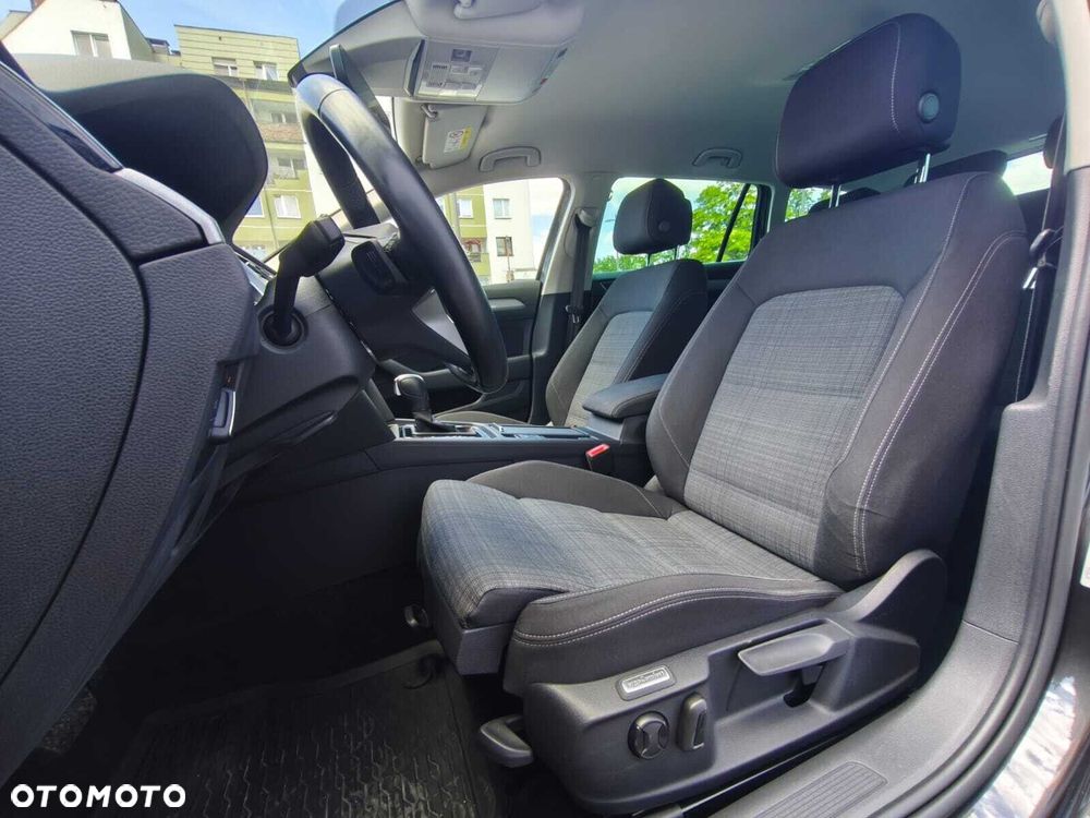 Volkswagen Passat Variant 2.0 TDI EVO Business DSG - 9