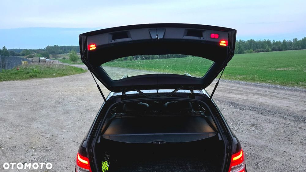 Mercedes-Benz Klasa C 250 CDI 4Matic 7G-TRONIC Avantgarde Edition - 3