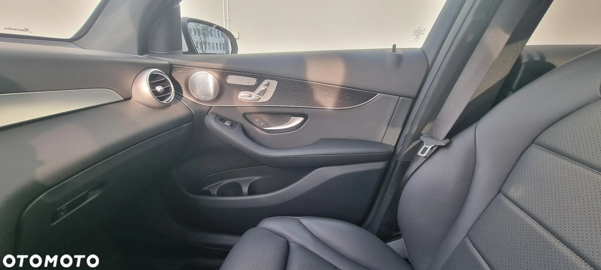 Mercedes-Benz GLC 300 4Matic 9G-TRONIC AMG Line Plus - 27