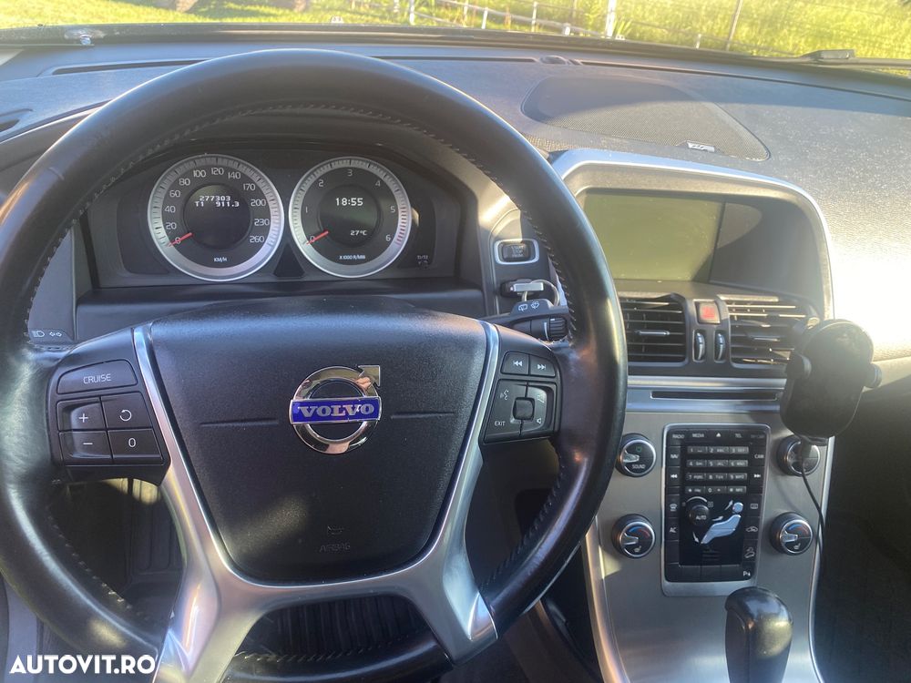 Volvo XC 60 D5 AWD Summum - 11