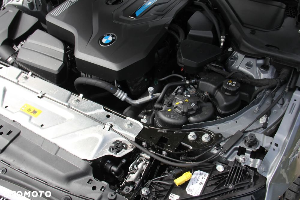 BMW Seria 3 330e M Sport - 13