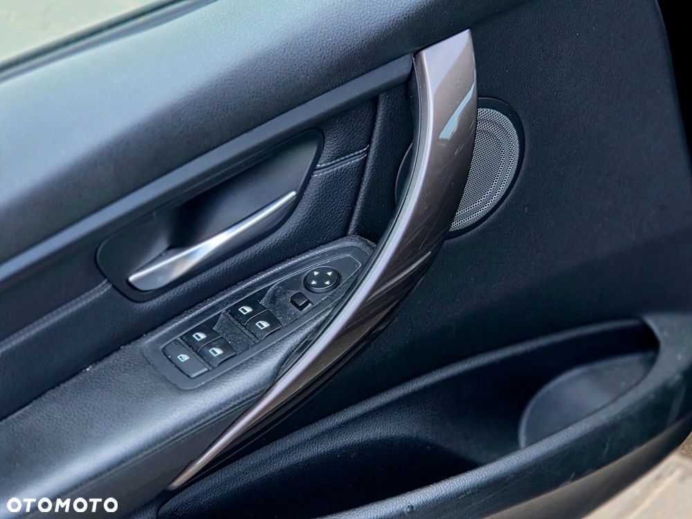 BMW Seria 3 330d Sport-Aut Blue Performance Modern Line - 18