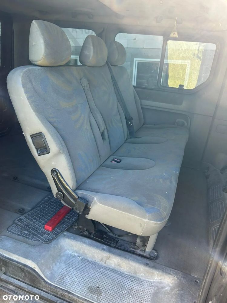 Renault Trafic Passenger - 11
