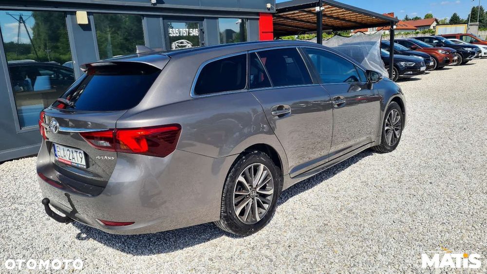 Toyota Avensis - 24