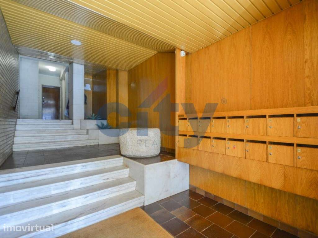 Apartamento T3 com cozinha equipada. Junto ao metro do Lumiar e à s... - Grande imagem: 2/38