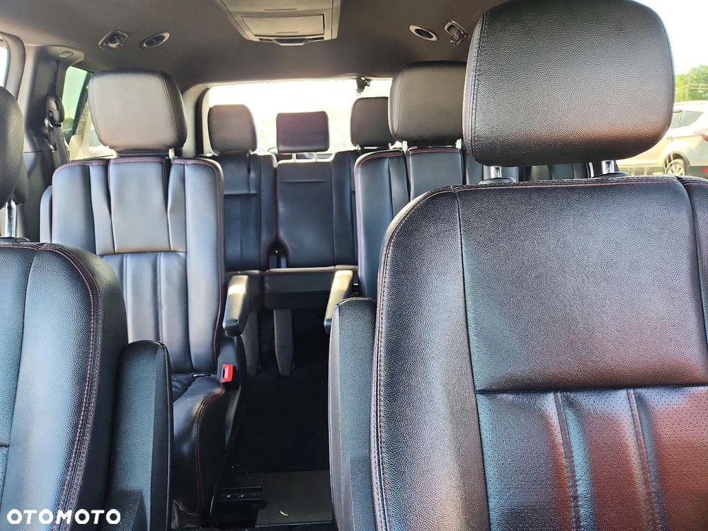 Dodge Grand Caravan - 12