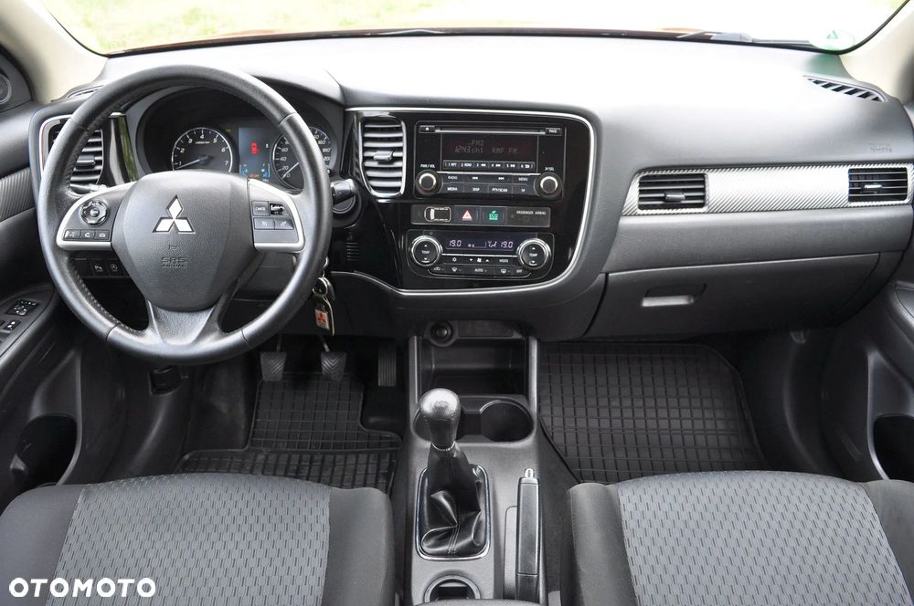 Mitsubishi Outlander 2.0 2WD SUV-Star - 26