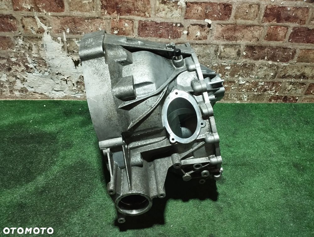 OBUDOWA DZWON SKRZYNI BIEGÓW MULTITRONIC 0AW301103R AUDI 2.0 TDI KOD: PCG - 4
