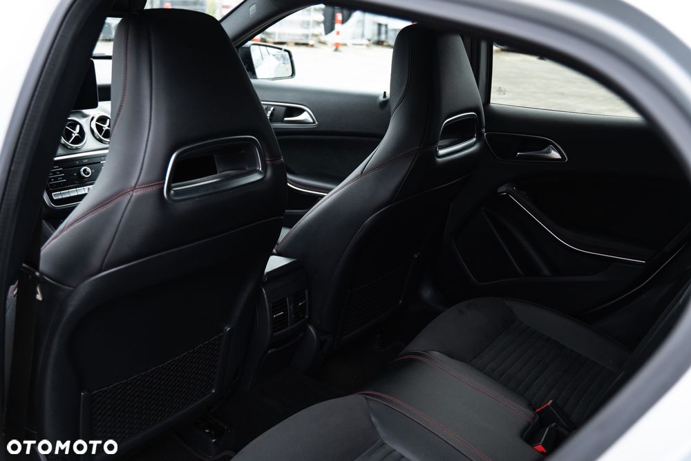 Mercedes-Benz GLA 220 4-Matic AMG Line - 10