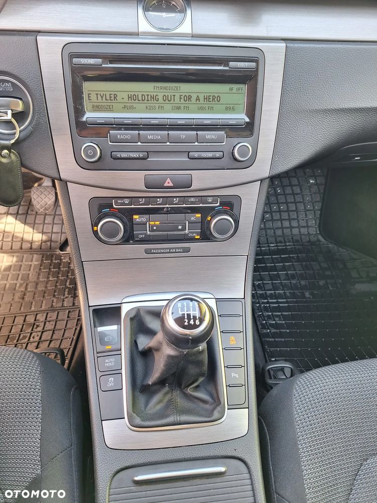 Volkswagen Passat 1.6 TDI Comfortline - 11