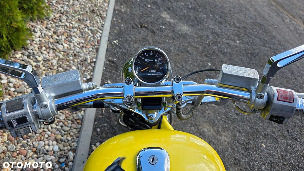 Suzuki Intruder - 12