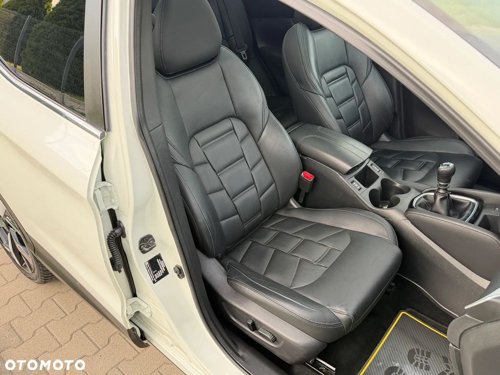 Nissan Qashqai 1.3 DIG-T Tekna+ - 32