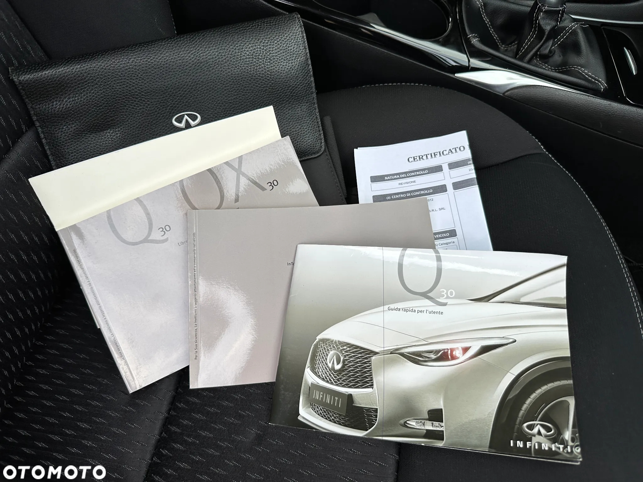 Infiniti Q30 1.5d Premium Tech Cafe Teak - 26