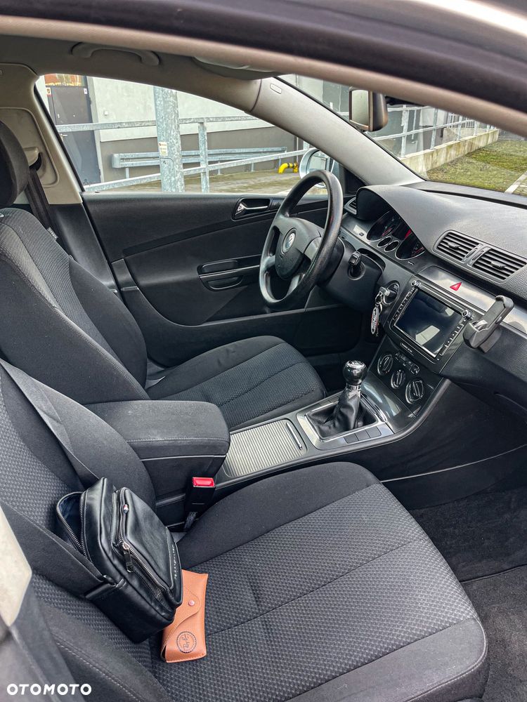 Volkswagen Passat 2.0 TDI Comfortline - 18