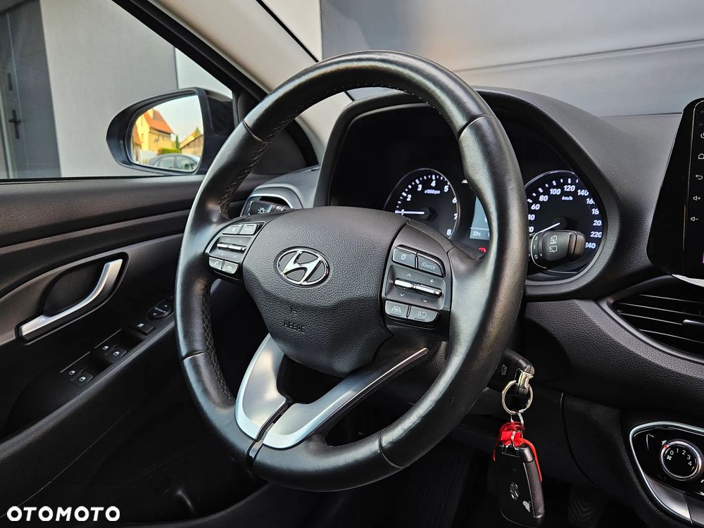 Hyundai i30 1.5 DPI Classic + - 9