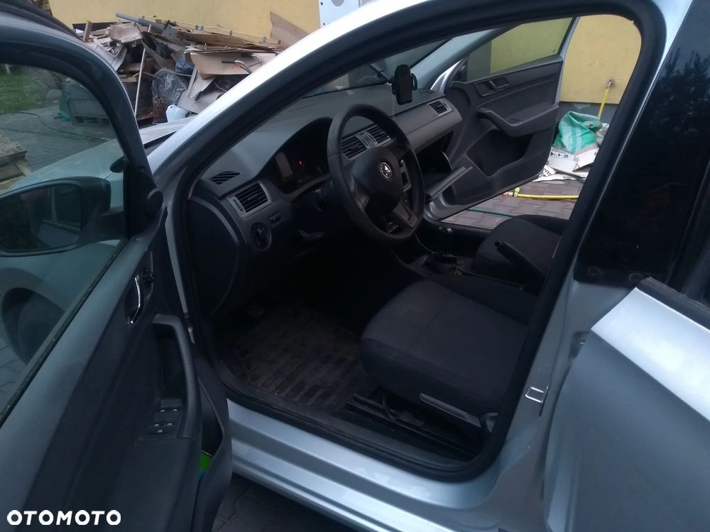 Skoda RAPID 1.2 TSI Active - 14