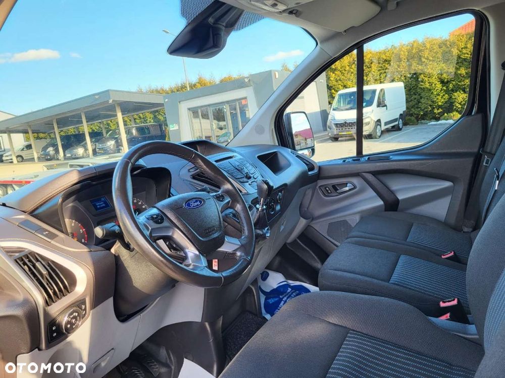 Ford Tourneo Custom - 22