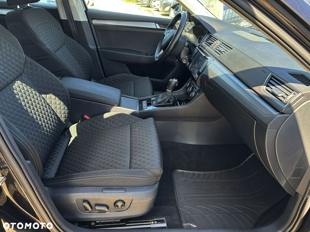 Skoda Superb 2.0 TDI Sportline DSG - 34