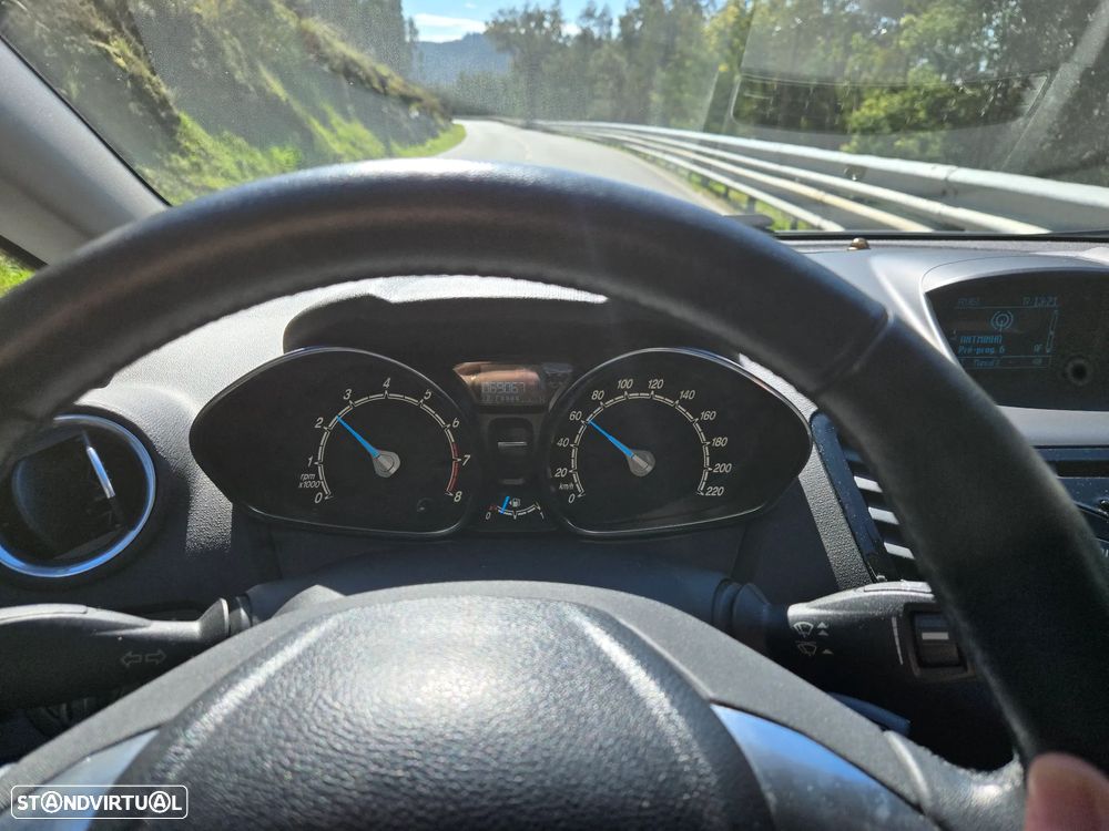 Ford Fiesta 1.0 T EcoBoost Titanium - 18