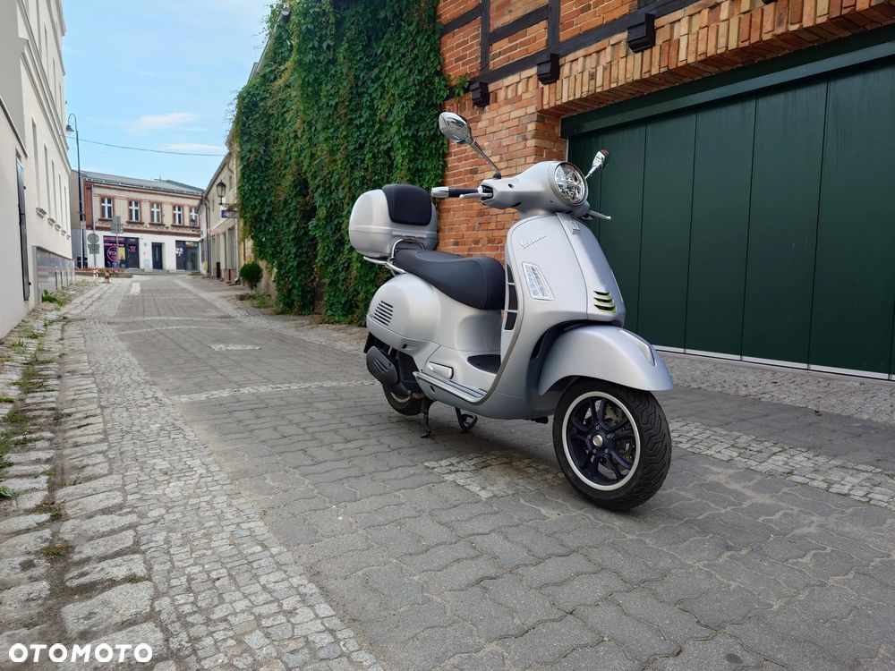 Piaggio Vespa - 2