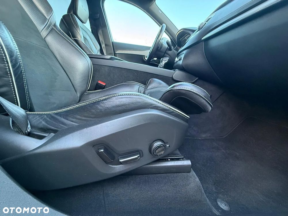 Volvo XC 90 D5 AWD R-Design - 23