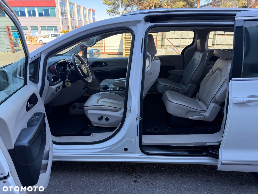 Chrysler Pacifica - 5