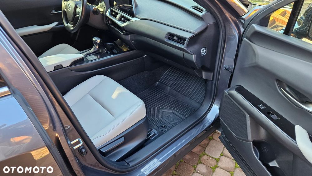 Lexus UX 250h GPF F Sport Design 2WD - 24