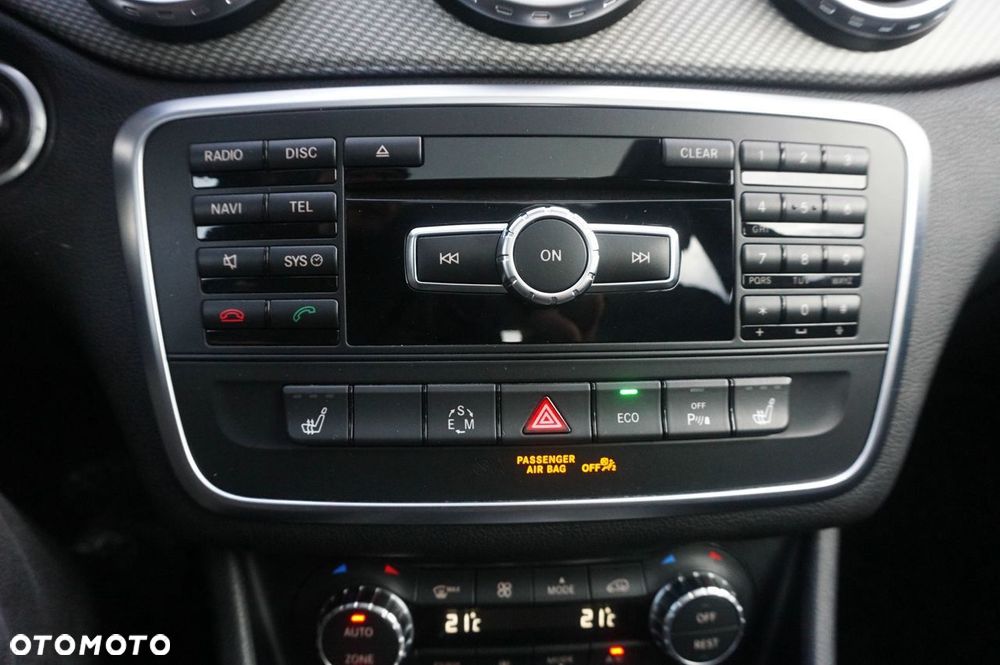 Mercedes-Benz GLA 200 7G-DCT Urban - 12