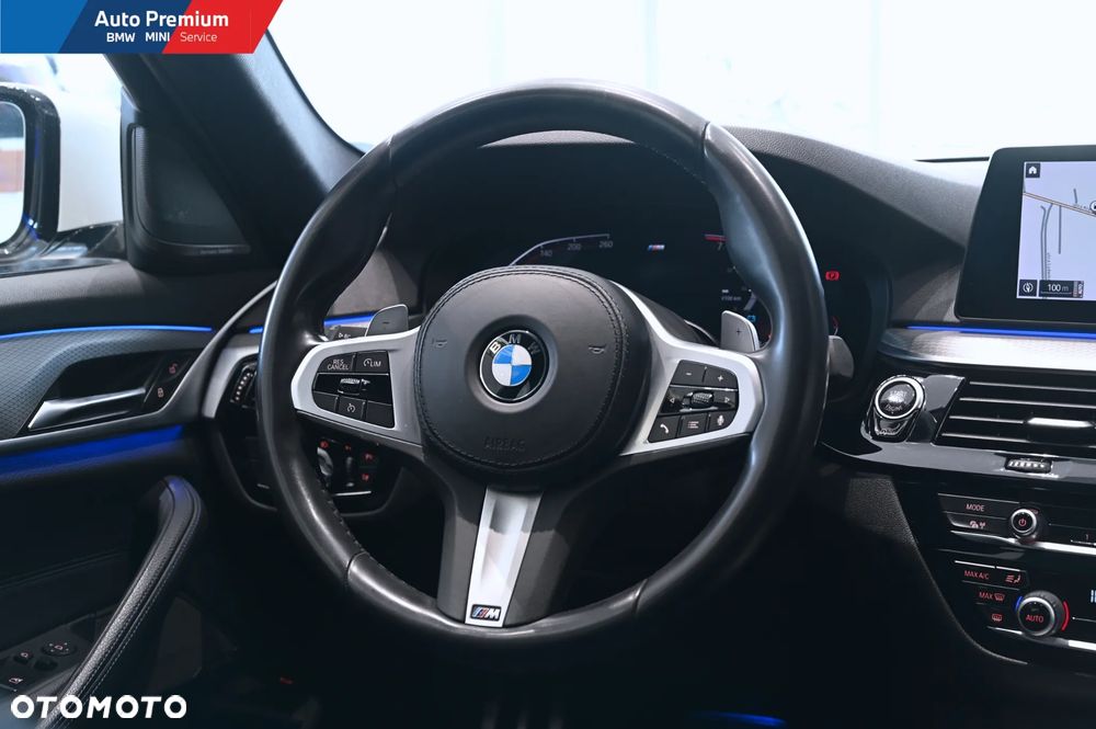 BMW Seria 5 540i xDrive - 15