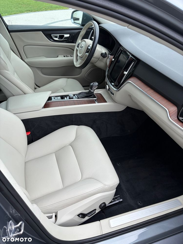 Volvo S60 T5 Momentum Pro - 25