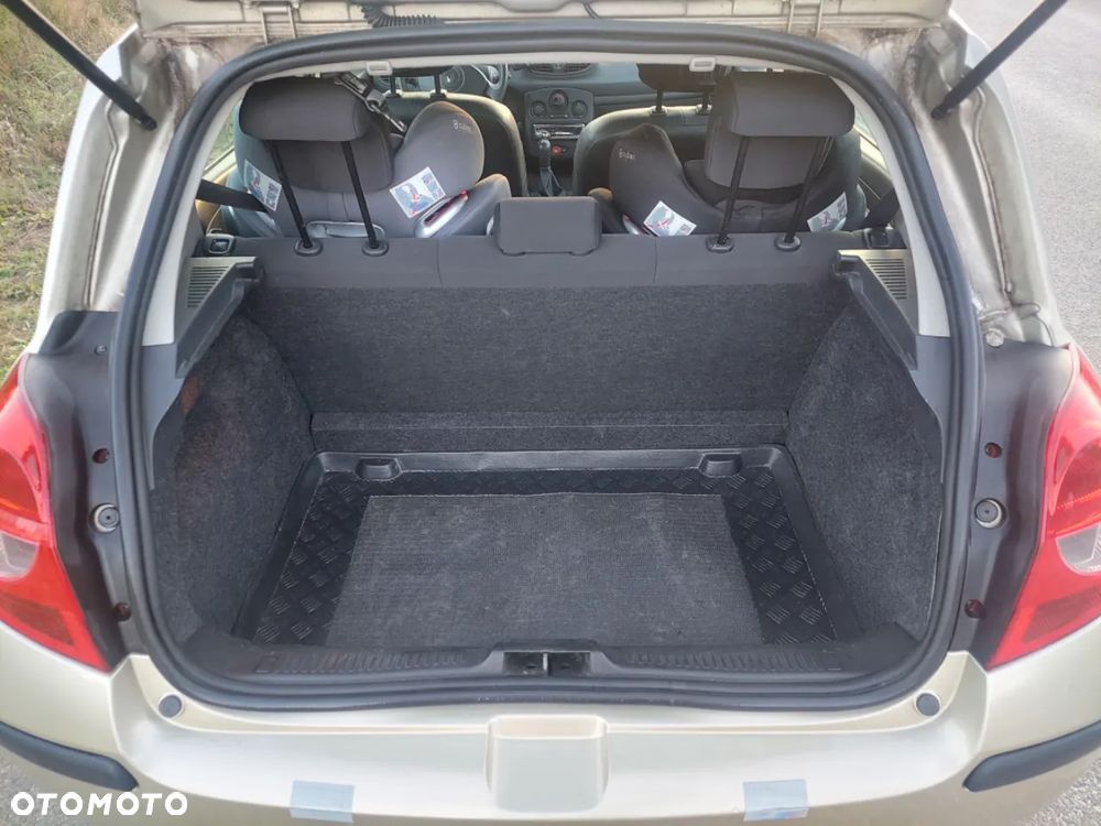 Renault Clio - 18