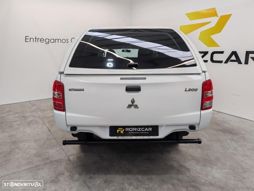 Mitsubishi L200 2.4 DI-D Club Invite Strakar Look CC 4WD - 8