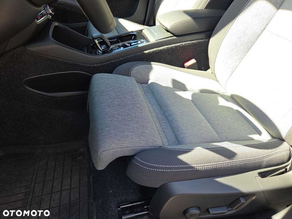 Volvo XC 40 B4 Plus Dark - 24