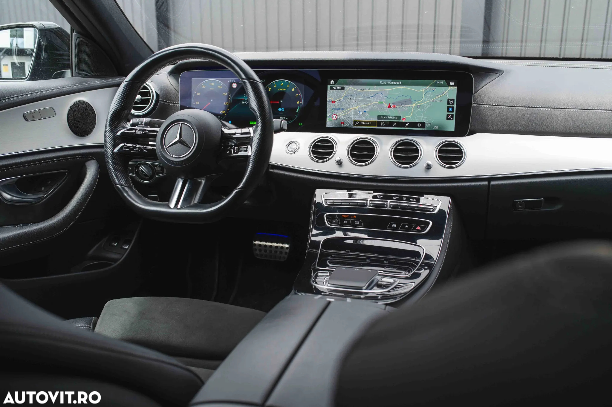Mercedes-Benz E 300e 4Matic 9G-TRONIC Edition AMG Line - 36