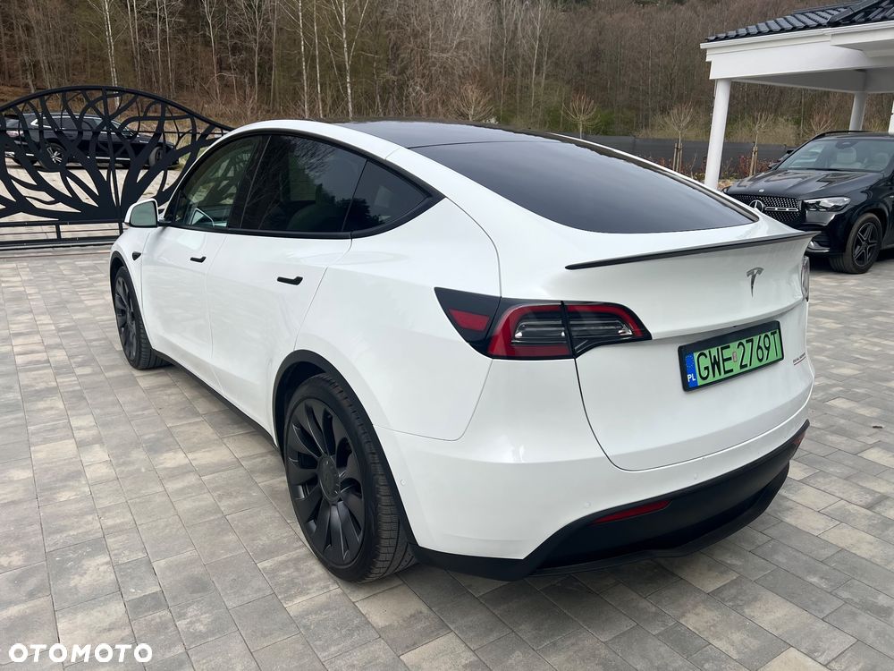 Tesla Model Y Performance AWD - 29