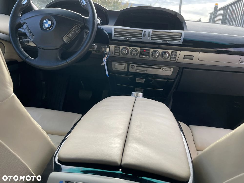 BMW Seria 7 750i - 21